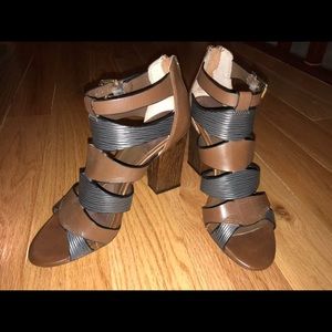 Isola gladiator pumps